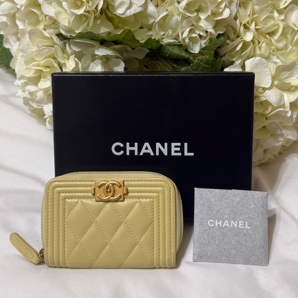 🔥 SALE 🔥 Chanel Caviar Leather Boy Zip Around Card Wallet
